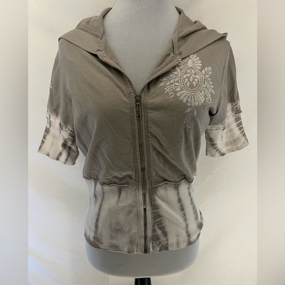 Yogi Women’s Y2K Yoga Pilates Gray & White Zip Up Short Sleeve Jacket Size L